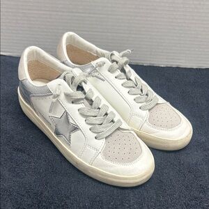 Vintage Havana, Stylish Women's White and Silver Sneakers